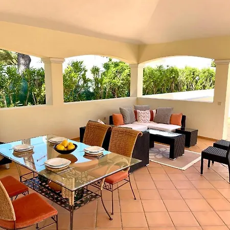 Magellan House Villa *