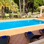 Magellan House Villa *