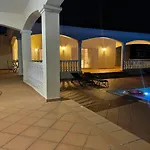 Magellan House Villa *